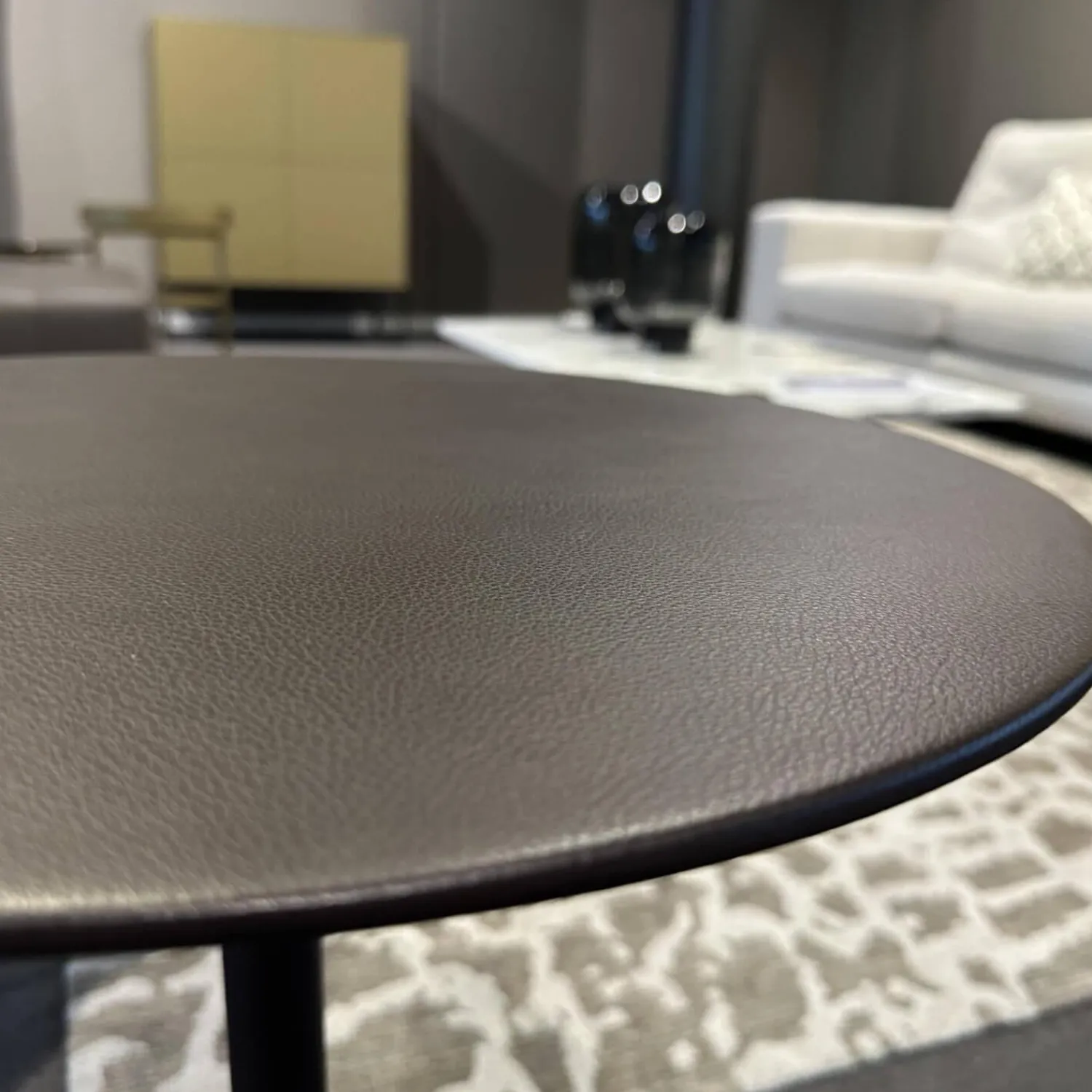 Poltrona Frau Beistelltische|Beistelltisch Bob Platte Leder SC 80-Bruno Havana Caffe Schwarz Gestell Stahl Nickelbrüniert Schwarz