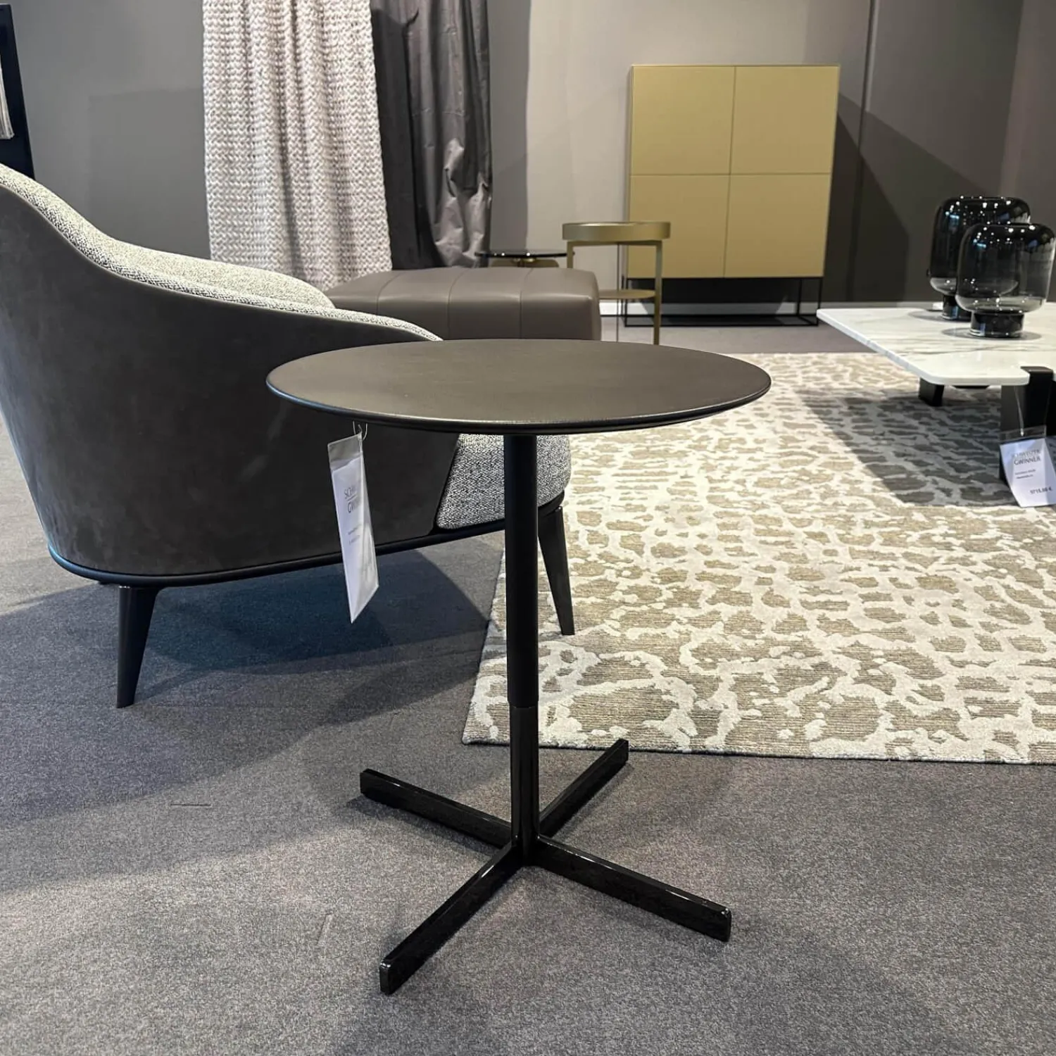 Poltrona Frau Beistelltische|Beistelltisch Bob Platte Leder SC 80-Bruno Havana Caffe Schwarz Gestell Stahl Nickelbrüniert Schwarz