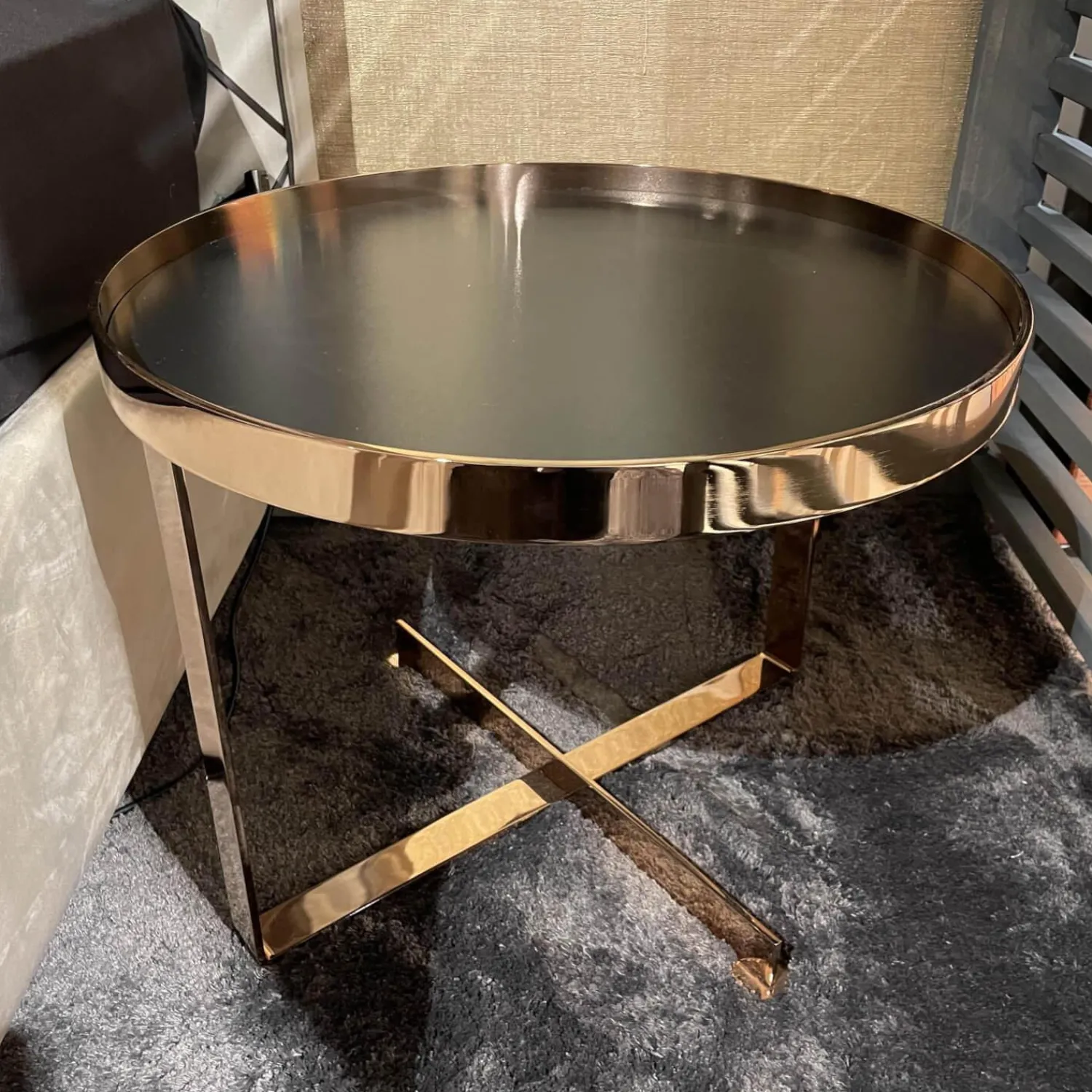 Christine Kröncke Beistelltische|Beistelltisch Cross Platte Schutzlackiert Anthrazit Schwarzstahl Matt Gestell Metall Rose