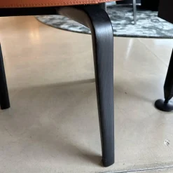 Poltrona Frau Beistelltische|Beistelltisch Fiorile Platte Leder SC 75 Cognac Braun Gestell Esche Wengefarbig 32 Schwarz Gebeizt Und Lackiert Mit Schublade Ahornholz 65