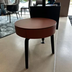 Poltrona Frau Beistelltische|Beistelltisch Fiorile Platte Leder SC 75 Cognac Braun Gestell Esche Wengefarbig 32 Schwarz Gebeizt Und Lackiert Mit Schublade Ahornholz 65