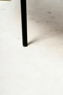 Moroso Beistelltische|Couchtische|Beistelltisch Fishbone T40 Platte Sintetica Methacrylat Bunt Gestell Stahl Schwarz Matt Lackiert RAL 9005