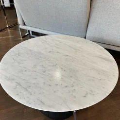 ASCO Beistelltische|Beistelltisch Ivy Platte Naturstein Weiß Poliert Massivholzkegel Brandeiche Schwarz Geölt