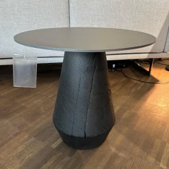 ASCO Beistelltische|Beistelltisch Ivy Platte Stahlblech Dunkelgrau Strukturiert Massivholzkegel Brandeiche Schwarz Geölt