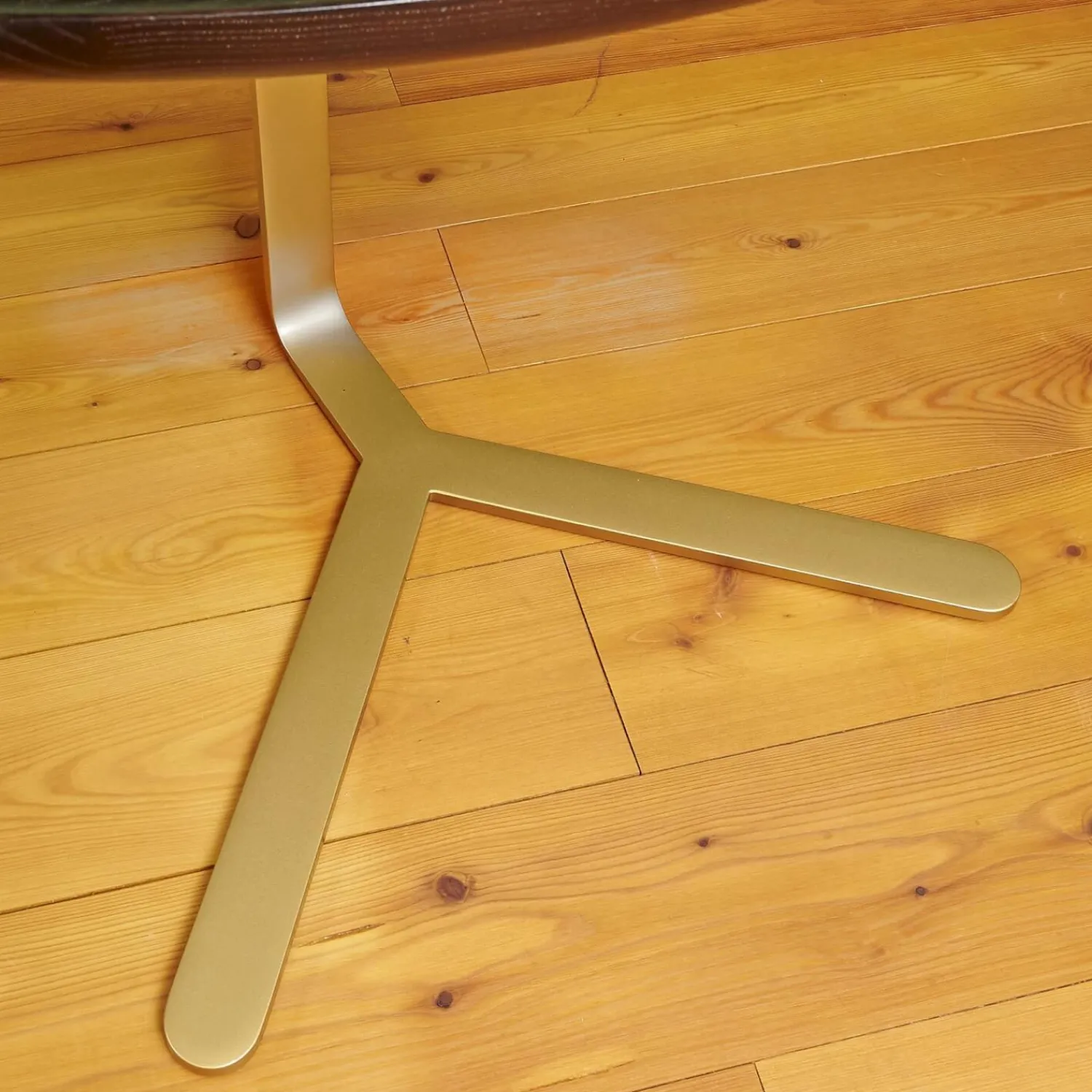 Bielefelder Werkstätten Beistelltische|Beistelltisch Joy Platte Wengefarbig Gebeizt Gestell Messingfarbig