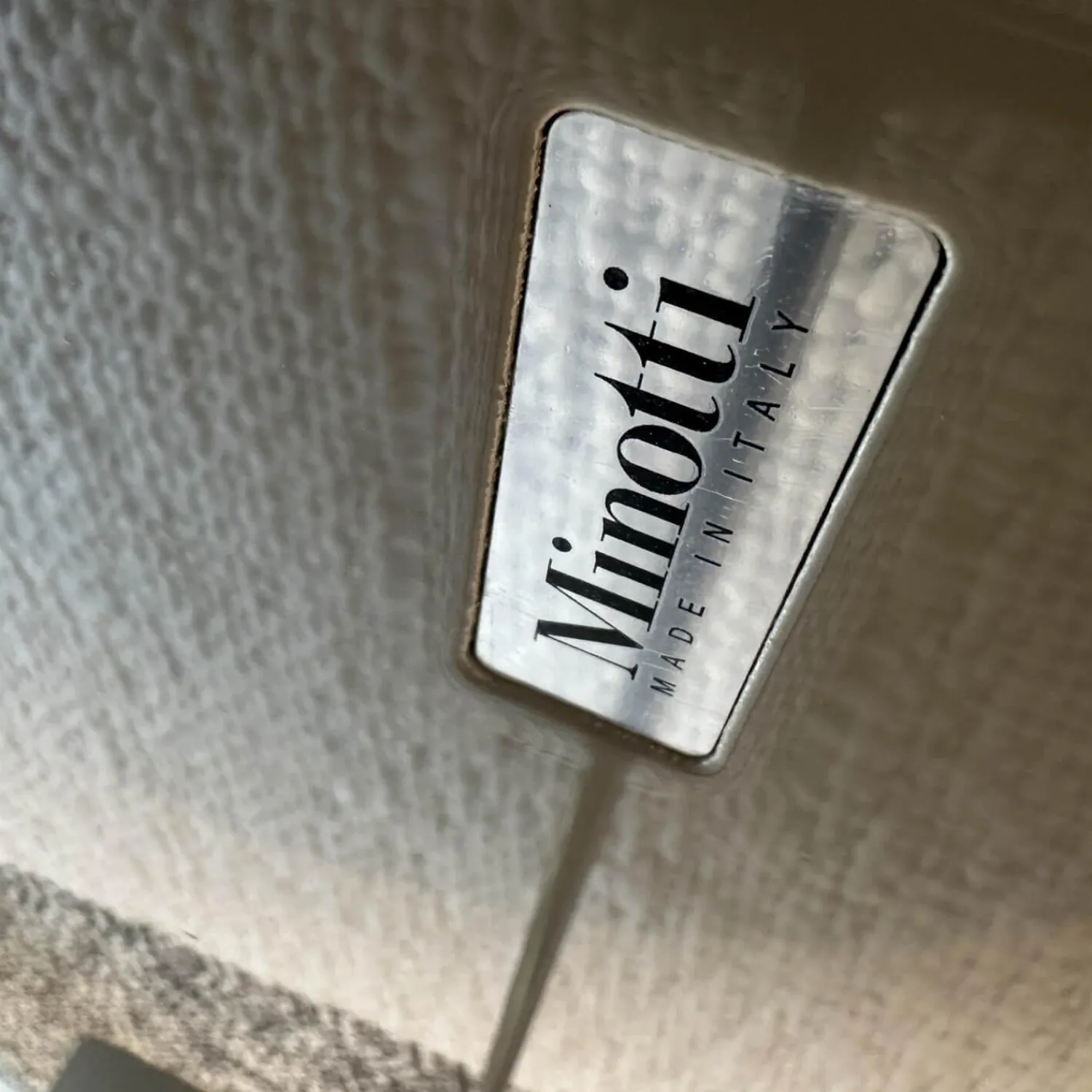 Minotti Beistelltische|Beistelltisch Lelong Tavolo Platte Lack Capucchino Braun Grau Hochglanz Gestell Metall Schwarz Pulverbeschichtet