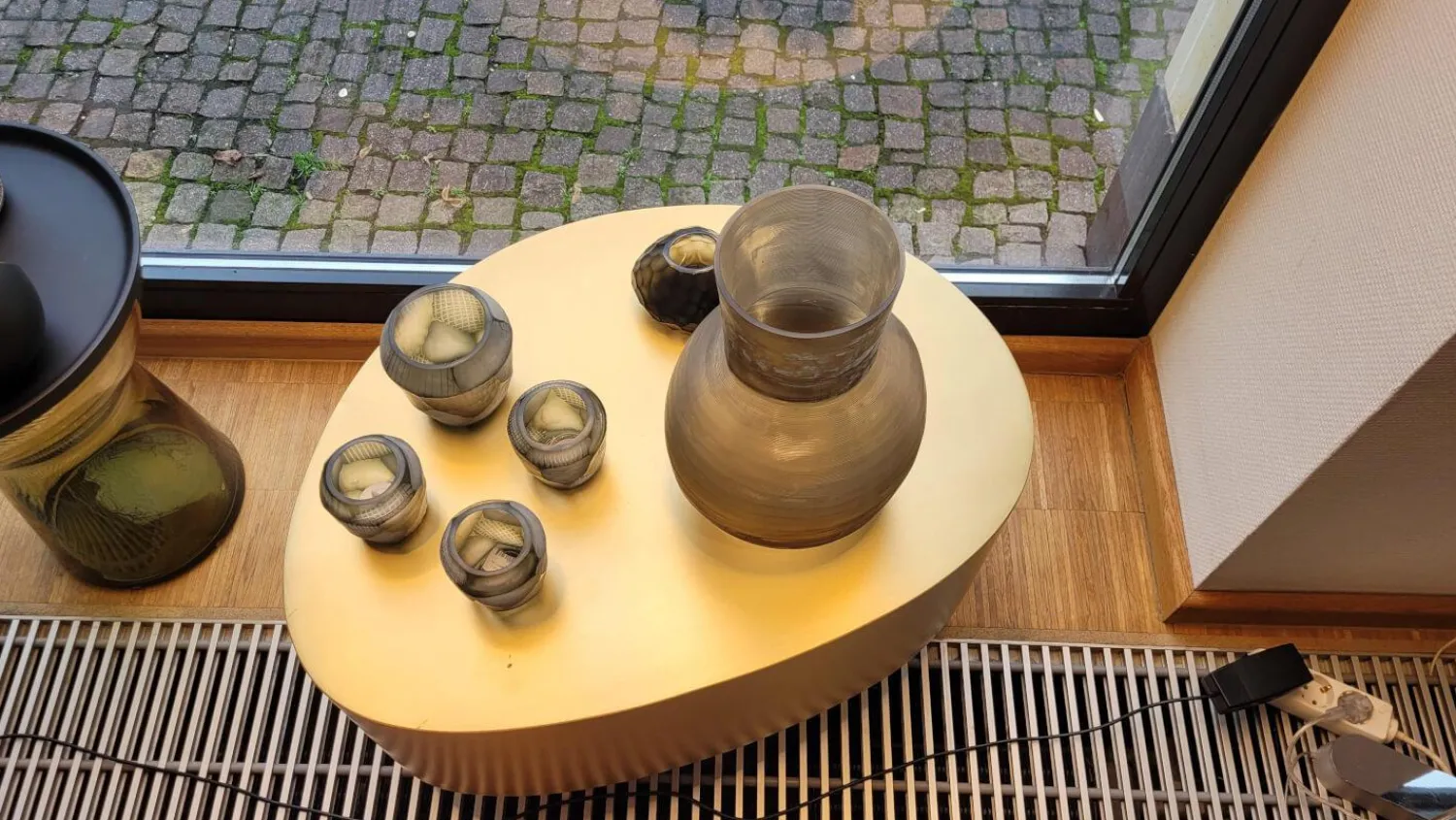 Christine Kröncke Couchtische|Beistelltisch Midas Messing Geschliffen Leicht Brüniert Sockel Handpoliert