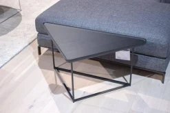 Cassina Beistelltische|Beistelltisch Torei Esche Schwarz Gebeizt Stahlrahmengestell Mattschwarz Lackiert