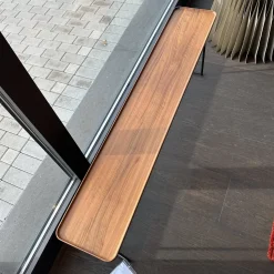 Cassina Beistelltische|Beistelltisch Torei Platte Amerikanischer Nussbaum Gestell Metall Schwarz Matt Lackiert