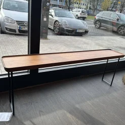 Cassina Beistelltische|Beistelltisch Torei Platte Amerikanischer Nussbaum Gestell Metall Schwarz Matt Lackiert