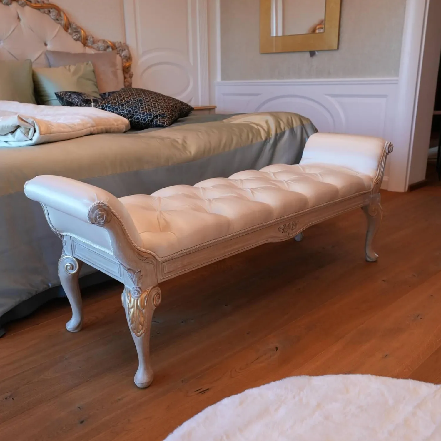 Eigene Herstellung Polsterbetten|Bett 1996 Finish Ceruse Und Gold Stoff Monte Bianco Silber Weiß Gestell Massivholz Mit Fußbank Und 2 Nachtkommoden Ohne Matratze