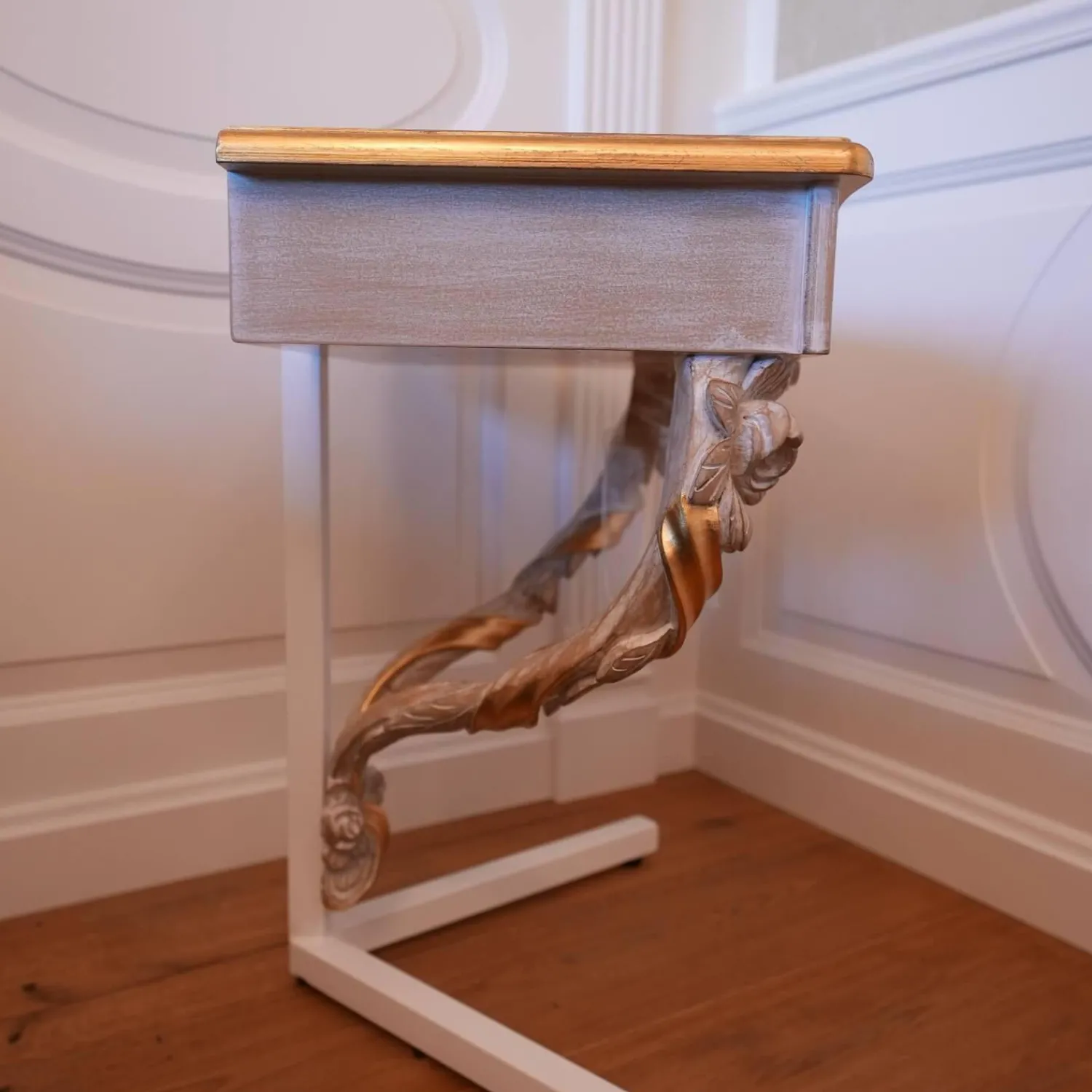 Eigene Herstellung Polsterbetten|Bett 1996 Finish Ceruse Und Gold Stoff Monte Bianco Silber Weiß Gestell Massivholz Mit Fußbank Und 2 Nachtkommoden Ohne Matratze