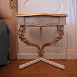 Eigene Herstellung Polsterbetten|Bett 1996 Finish Ceruse Und Gold Stoff Monte Bianco Silber Weiß Gestell Massivholz Mit Fußbank Und 2 Nachtkommoden Ohne Matratze