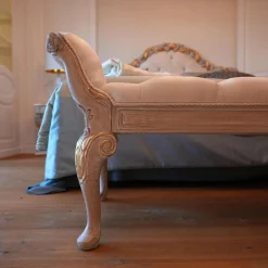 Eigene Herstellung Polsterbetten|Bett 1996 Finish Ceruse Und Gold Stoff Monte Bianco Silber Weiß Gestell Massivholz Mit Fußbank Und 2 Nachtkommoden Ohne Matratze