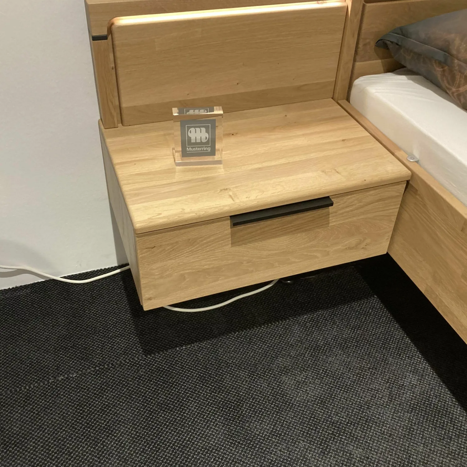 Musterring Polsterbetten|Bett Anconia Eiche Natur Massiv Mit 2 Hängekonsolen Mit Aufsatzpanleele Eiche Natur Massiv Griffe Eiche Natur Anthrazit Inklusive Beleuchtung Ohne Lattenrost Ohne Matratze