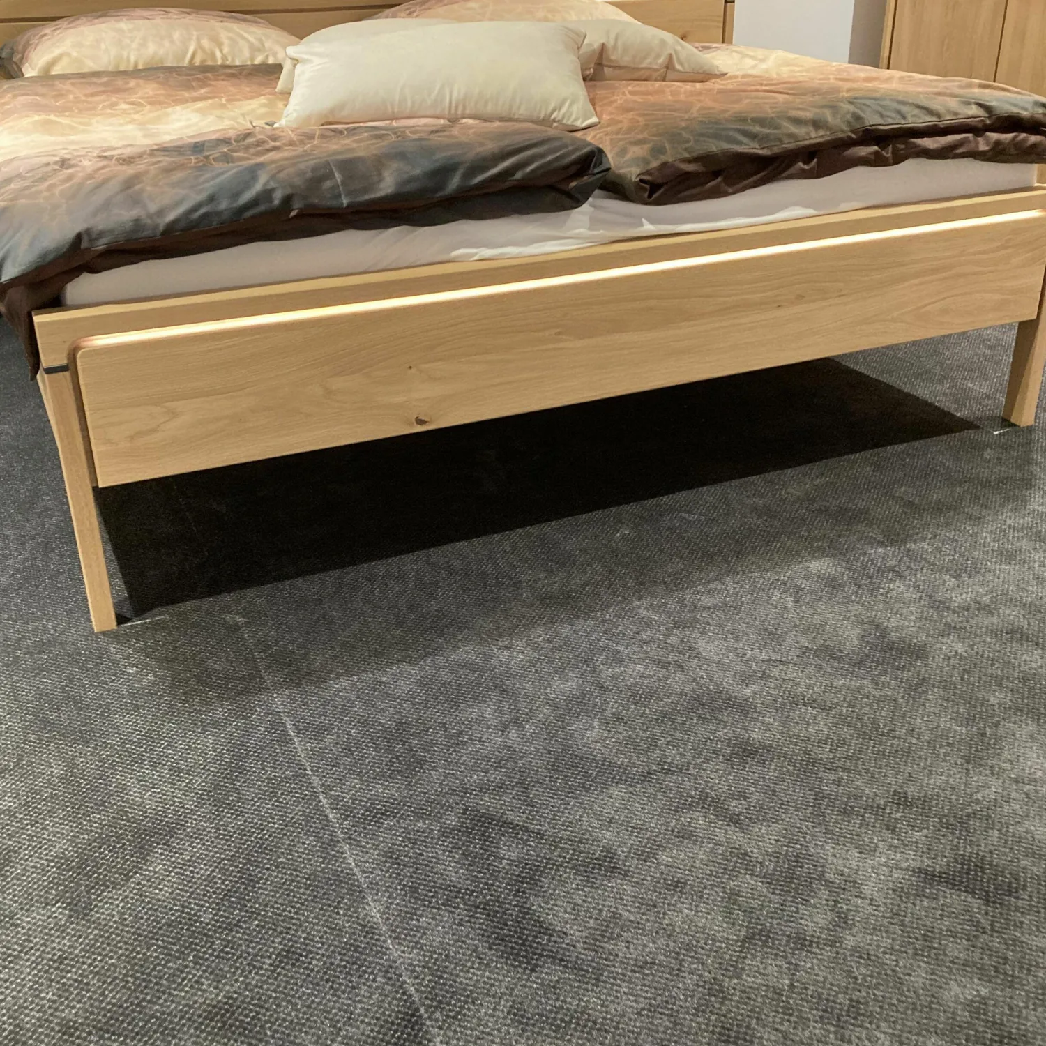 Musterring Polsterbetten|Bett Anconia Eiche Natur Massiv Mit 2 Hängekonsolen Mit Aufsatzpanleele Eiche Natur Massiv Griffe Eiche Natur Anthrazit Inklusive Beleuchtung Ohne Lattenrost Ohne Matratze