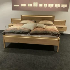 Musterring Polsterbetten|Bett Anconia Eiche Natur Massiv Mit 2 Hängekonsolen Mit Aufsatzpanleele Eiche Natur Massiv Griffe Eiche Natur Anthrazit Inklusive Beleuchtung Ohne Lattenrost Ohne Matratze