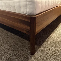 Team 7 Polsterbetten|Bett Light Nussbaum Kopfhaupt ohne Matratzen ohne Lattenrost mit 2 Konsolen (Selbstabholung)