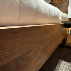 Team 7 Polsterbetten|Bett Light Nussbaum Kopfhaupt ohne Matratzen ohne Lattenrost mit 2 Konsolen (Selbstabholung)