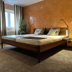 Team 7 Polsterbetten|Bett Light Nussbaum Kopfhaupt ohne Matratzen ohne Lattenrost mit 2 Konsolen (Selbstabholung)