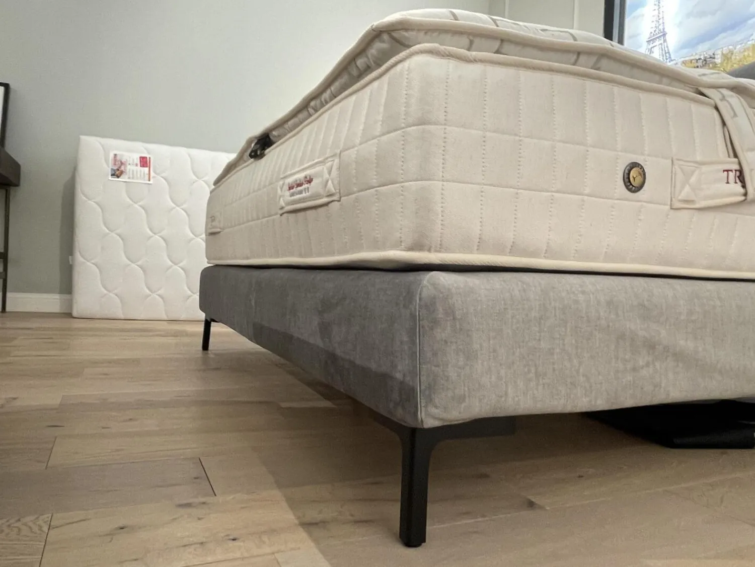 Treca Interiors Boxspringbetten|Bett Moon Stoff Endless CA16955 094 Grau Gestell Schwarz Matratze Imperial Symbiose Inklusive Topper Rivoli