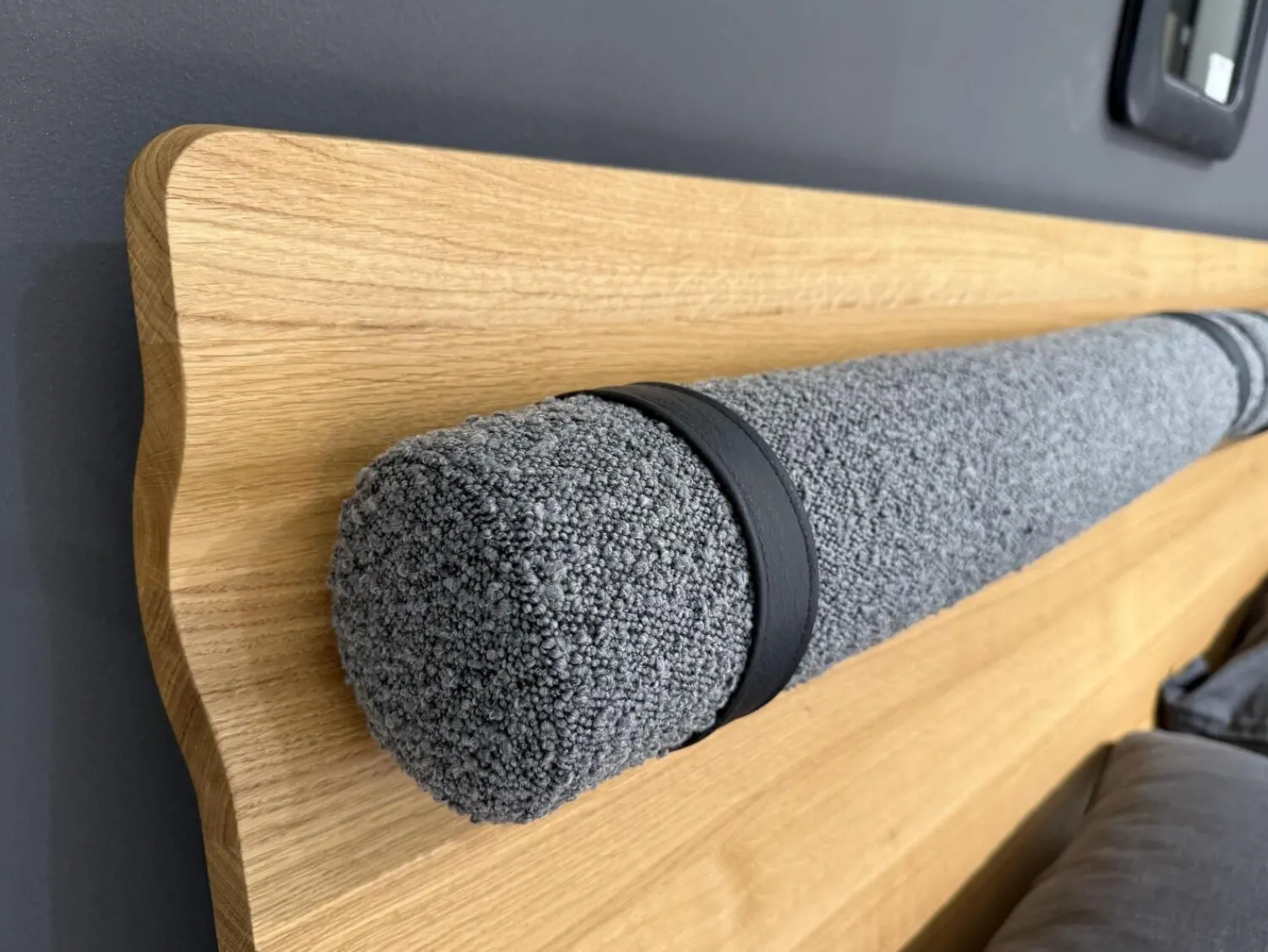 Rodam Ganze Schlafzimmer|Bett Nesuto Mit Beistelltisch Loup Und Nachtschrank Nesuto Eiche Geölt Und Gewachst Mit Nackenrolle Ohne Matratze Und Lattenrost