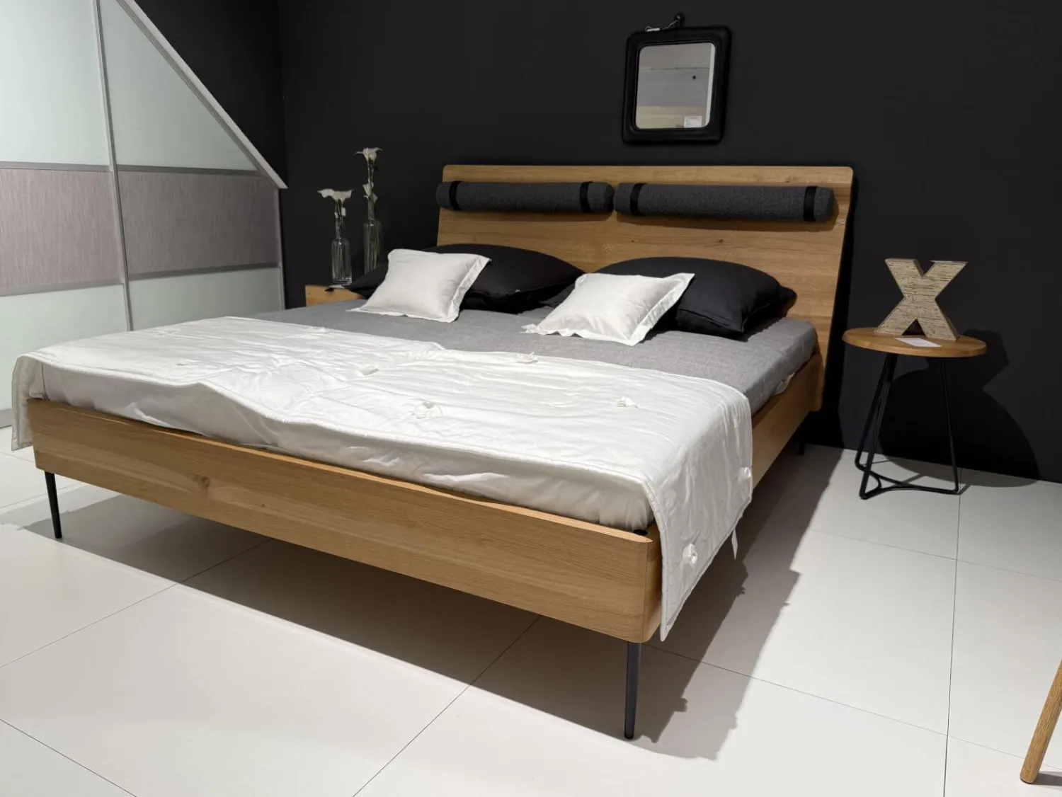 Rodam Ganze Schlafzimmer|Bett Nesuto Mit Beistelltisch Loup Und Nachtschrank Nesuto Eiche Geölt Und Gewachst Mit Nackenrolle Ohne Matratze Und Lattenrost