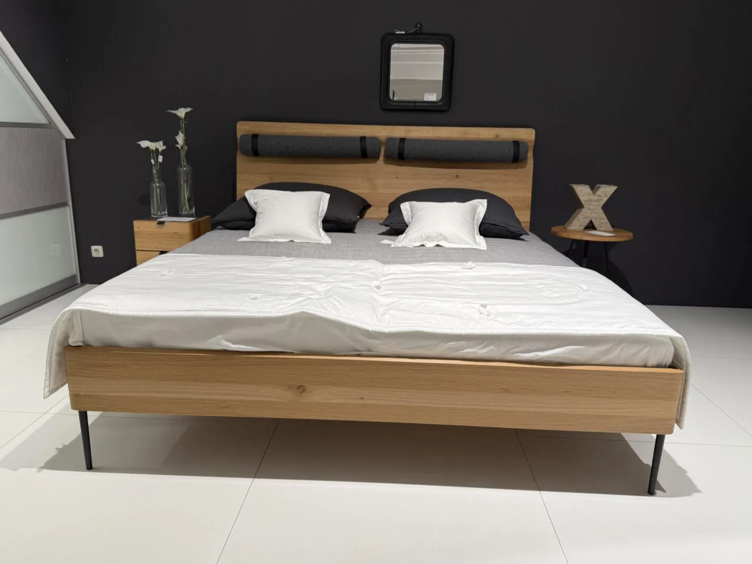 Rodam Ganze Schlafzimmer|Bett Nesuto Mit Beistelltisch Loup Und Nachtschrank Nesuto Eiche Geölt Und Gewachst Mit Nackenrolle Ohne Matratze Und Lattenrost