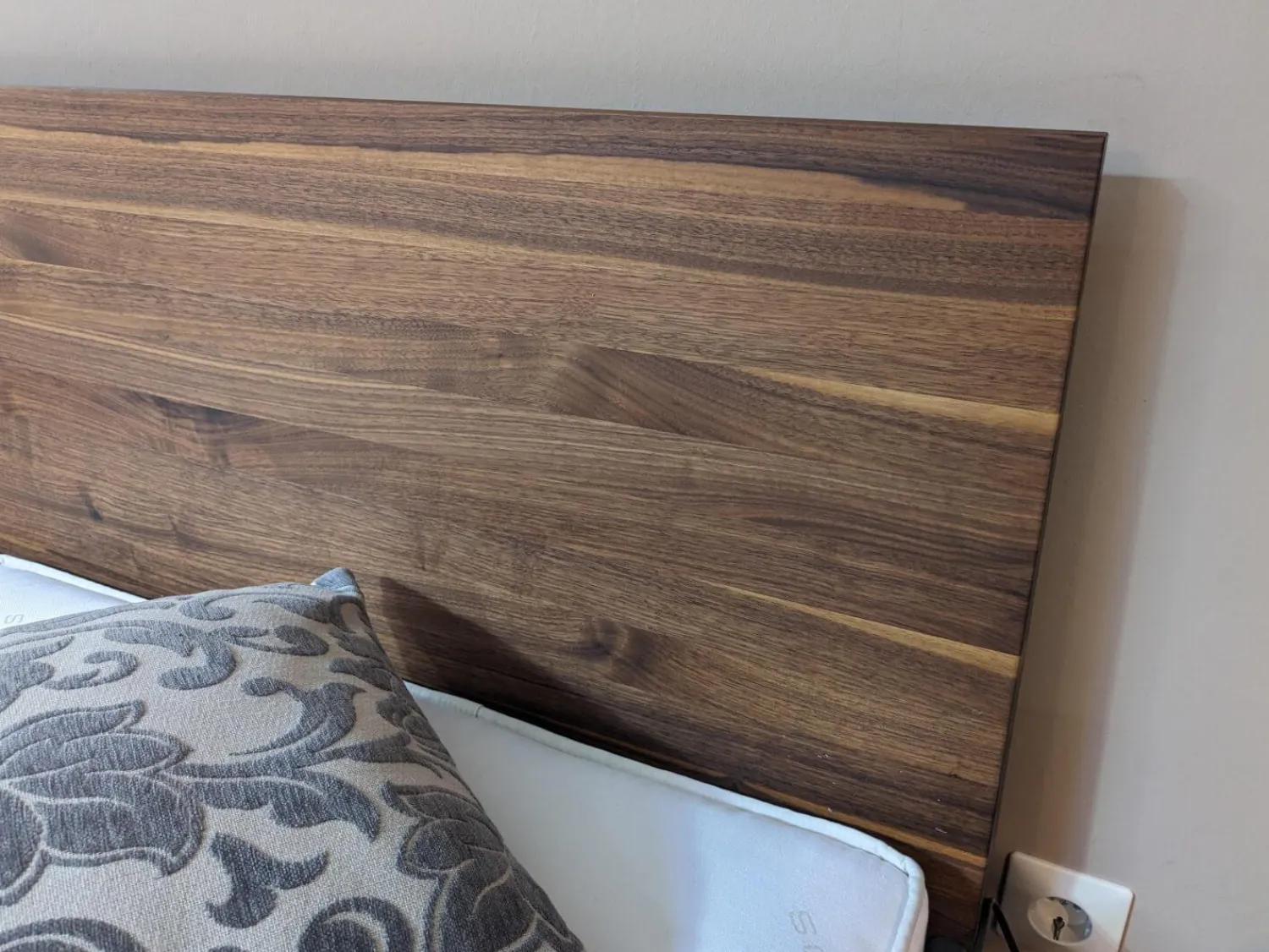 Team 7 Polsterbetten|Bett Riletto Massivholz Nussbaum Lederbettseiten L7 Anthrazit Mit 2 Konsolen Ohne Matratze Und Lattenrost