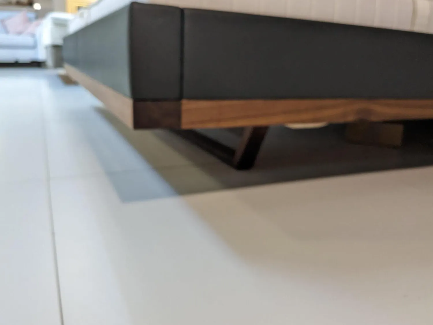 Team 7 Polsterbetten|Bett Riletto Massivholz Nussbaum Lederbettseiten L7 Anthrazit Mit 2 Konsolen Ohne Matratze Und Lattenrost