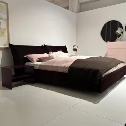 Möller Design Polsterbetten|Bettanlage MD 13 Rose Stoff Charmelle Cord 103 Aubergine Violett Holzfuß Inklusive Beistelltisch Und Metallcontainer