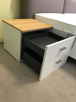 Hülsta Polsterbetten|Bettanlage Modell Now! No. 14 Kunstleder Taupe Lack Weiß mit 2 Nachtkonsolen