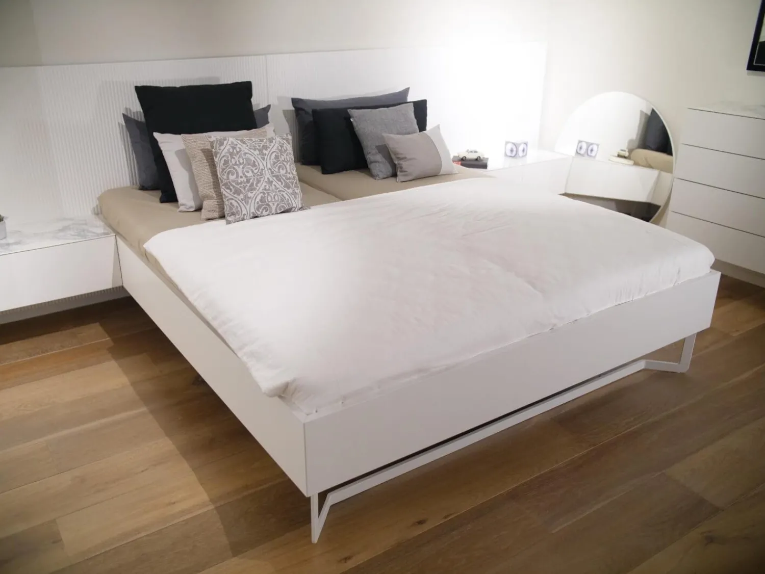 Sudbrock Polsterbetten|Bettanlange Miria Mit Matratze Selecta Latenrost Starr Nachtkonsolen Und Sideboard