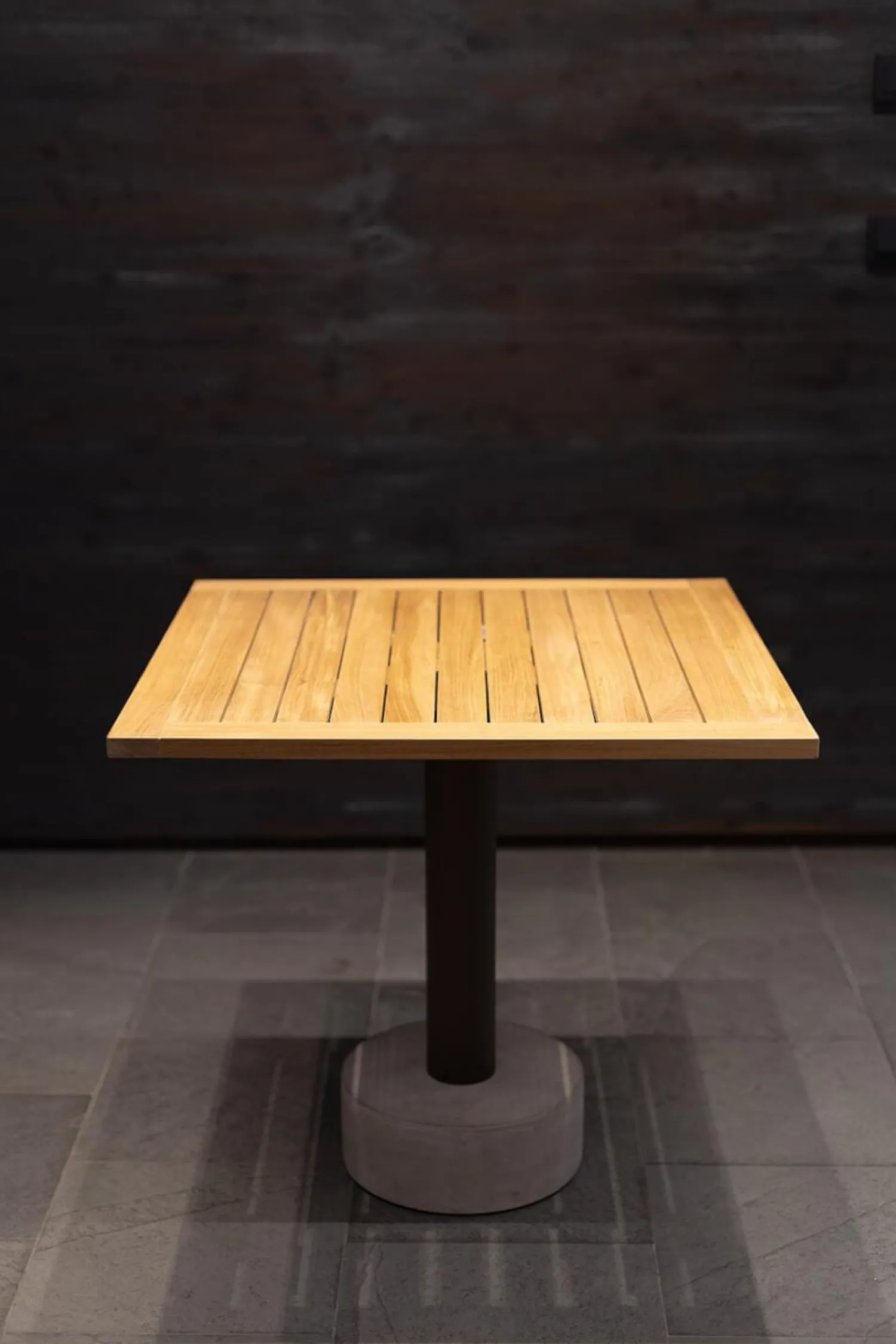 Kettal Esstische|Bistrotisch Roll Platte Teak Gestel 30C Bronze Schwarz