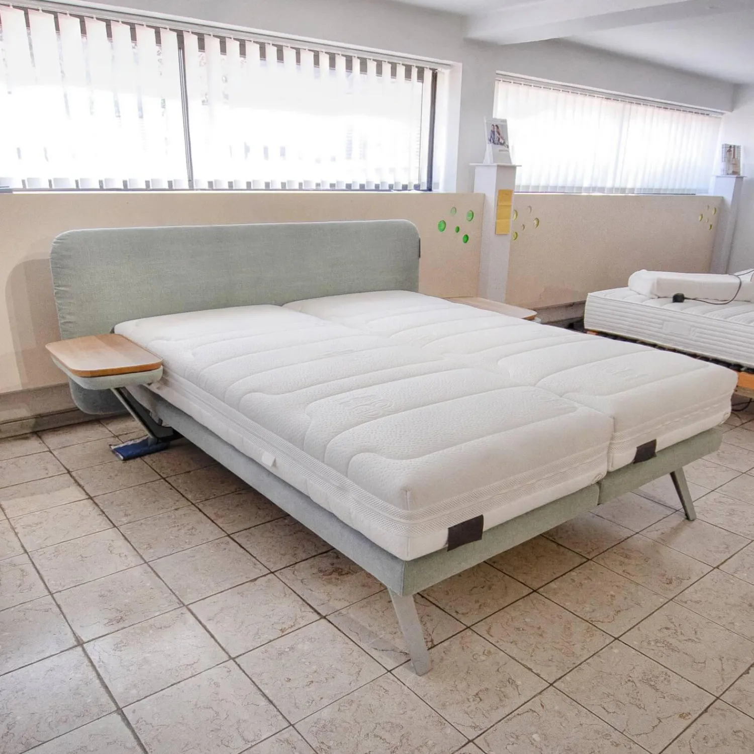 Velda Boxspringbetten|Boxspringbett Finesse Stoff KSC Mint Fuß Alu Rahmen Starr Mit 2 Matratzen Und 2 Nachtkkommoden