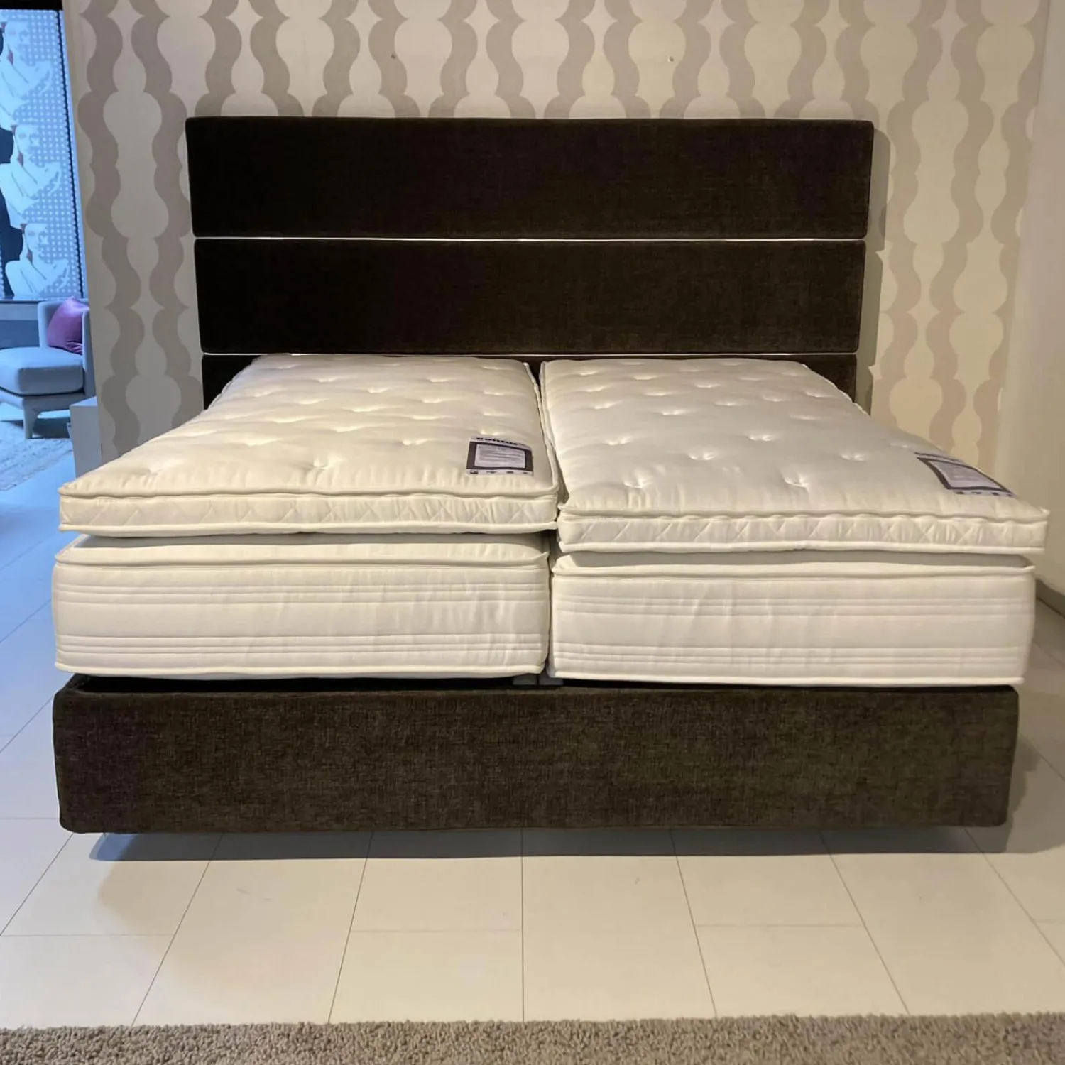 Contur Boxspringbetten|Boxspringbett Full Set Stoff Braun mit motorischer Kopf- und Fußverstellung Inklusive Matratzen