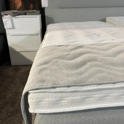 Global Boxspringbetten|Boxspringbett Valencia VZ 50-2 Bezug Luca 60 Light Grey 15000 Inklusive 2 Matratzen Und Topper