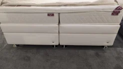 RUF Betten Boxspringbetten|Boxspringbett Veronesse Stoff 6150 Weiß Und 8460 8440 Grau Weiß Füße Chrom Inklusive Matratzen Und Topper Mit Plaid Und 4 Kissen