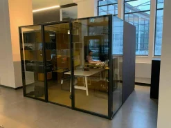 Carpet Concept Essgruppen|CAS-Room Think Tank mit Elektrifizierung 1 Tisch Weiß 4 Stühle Vitra Tip Ton