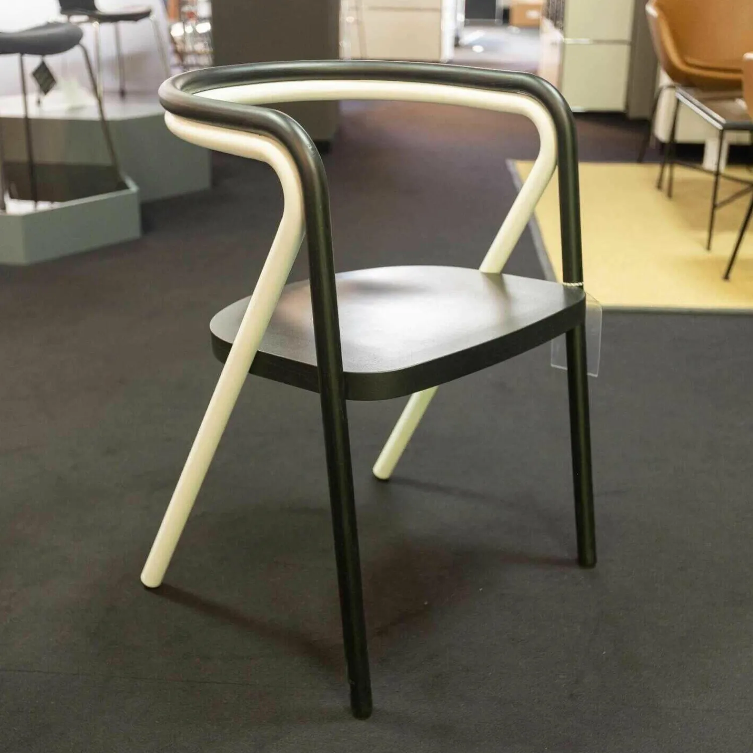 Cappellini Stuhlsets|Chair 2 Gestell Esche Massiv Schwarz Metallrohr Weiß Matt Sitzfläche Birkenholz mit Massivesche