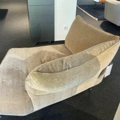 Edra Daybeds & Recamieren|Chaiselongue Standalto Stoff T8575-33 Creme Füße Paladium Metall