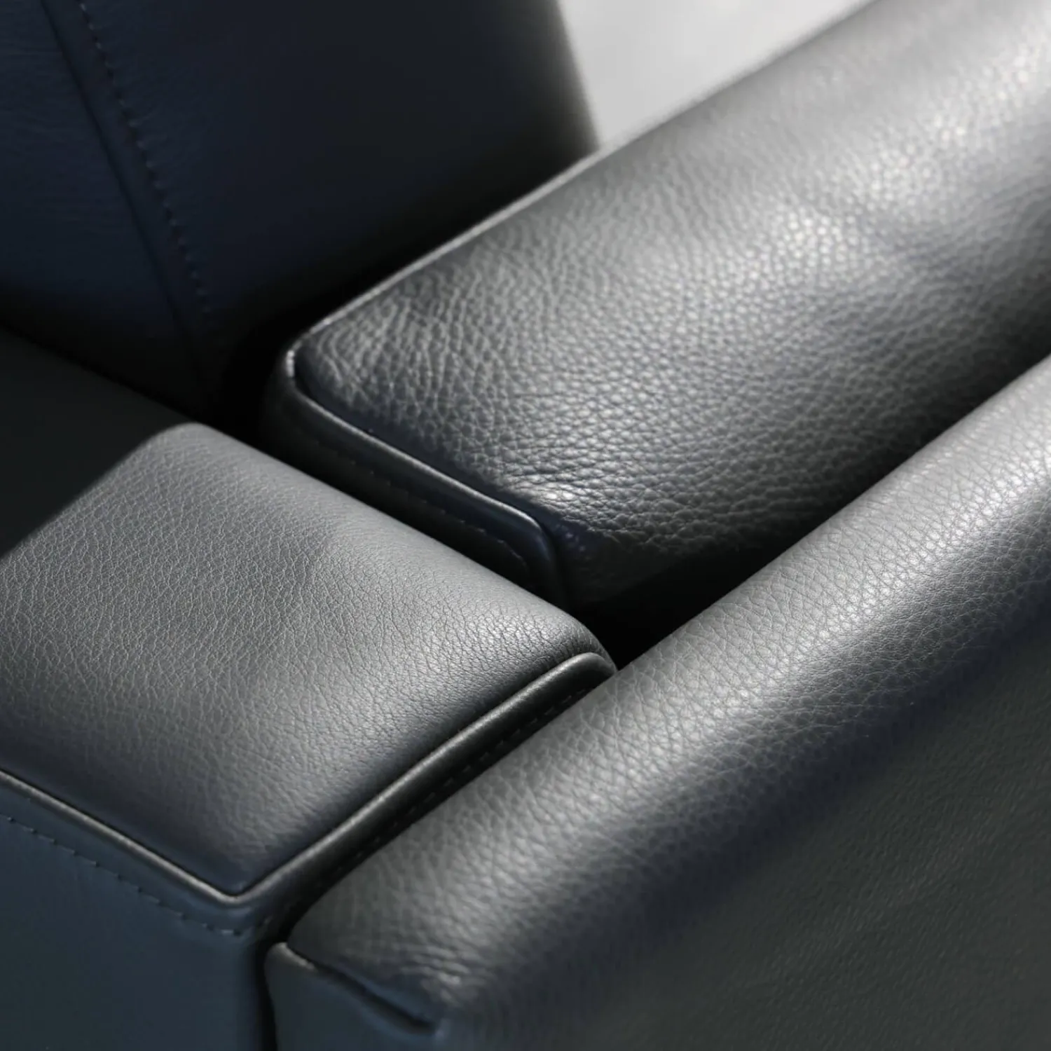 Leolux Daybeds & Recamieren|Chaiselounge Bellice 679 D17 Vollnarbenleder Raffino 109 Shark Schwarz Grau Füße Sobrio Epoxy 450224 E1500 Granite Matt