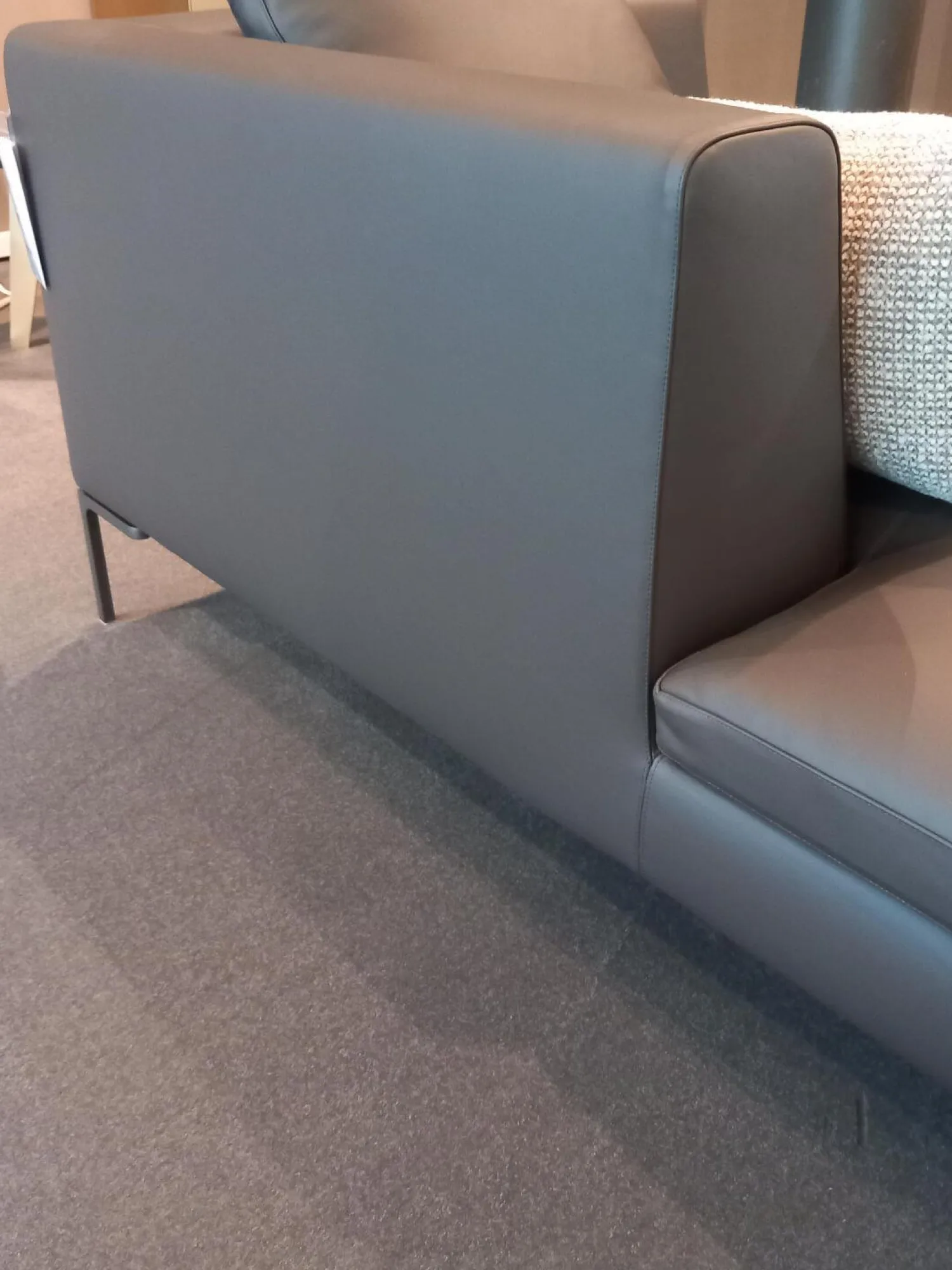 B&B Italia Daybeds & Recamieren|Chaiselounge Charles Leder Gamma Schiefer Braun Grau Füße Nickel Bronzefarben Lackiert Inklusive 1 Rückenkissen Und 1 Dekokissen