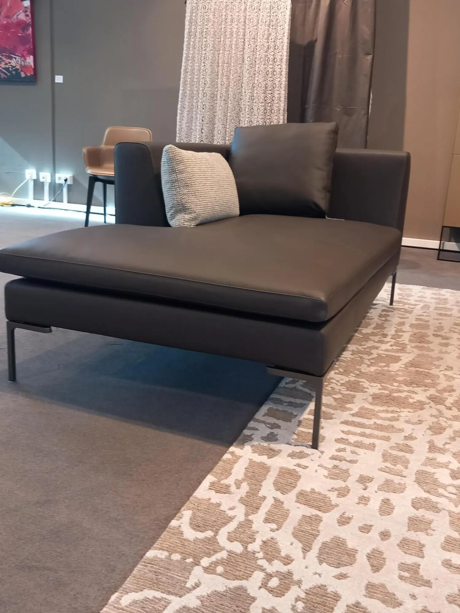 B&B Italia Daybeds & Recamieren|Chaiselounge Charles Leder Gamma Schiefer Braun Grau Füße Nickel Bronzefarben Lackiert Inklusive 1 Rückenkissen Und 1 Dekokissen