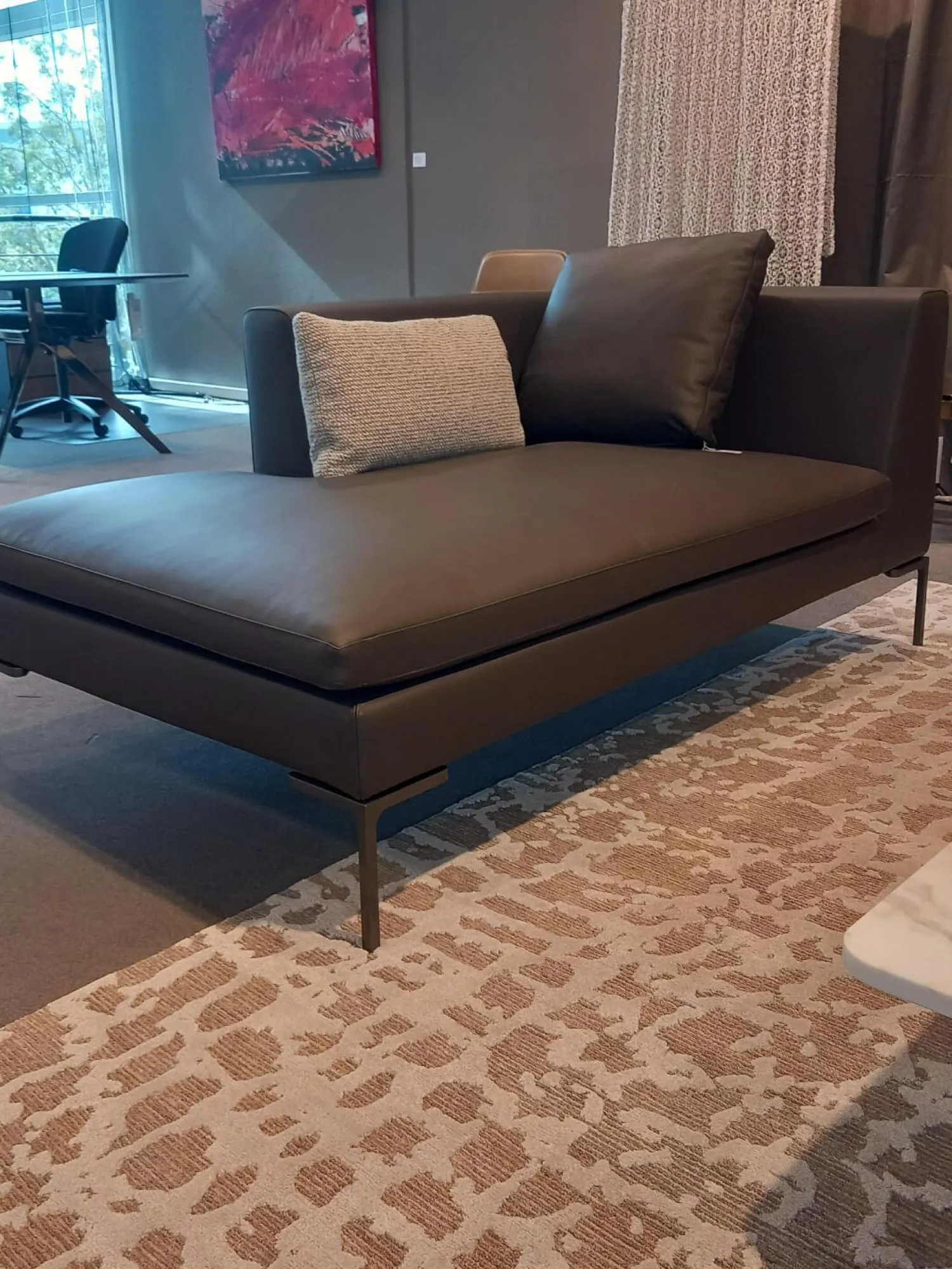 B&B Italia Daybeds & Recamieren|Chaiselounge Charles Leder Gamma Schiefer Braun Grau Füße Nickel Bronzefarben Lackiert Inklusive 1 Rückenkissen Und 1 Dekokissen