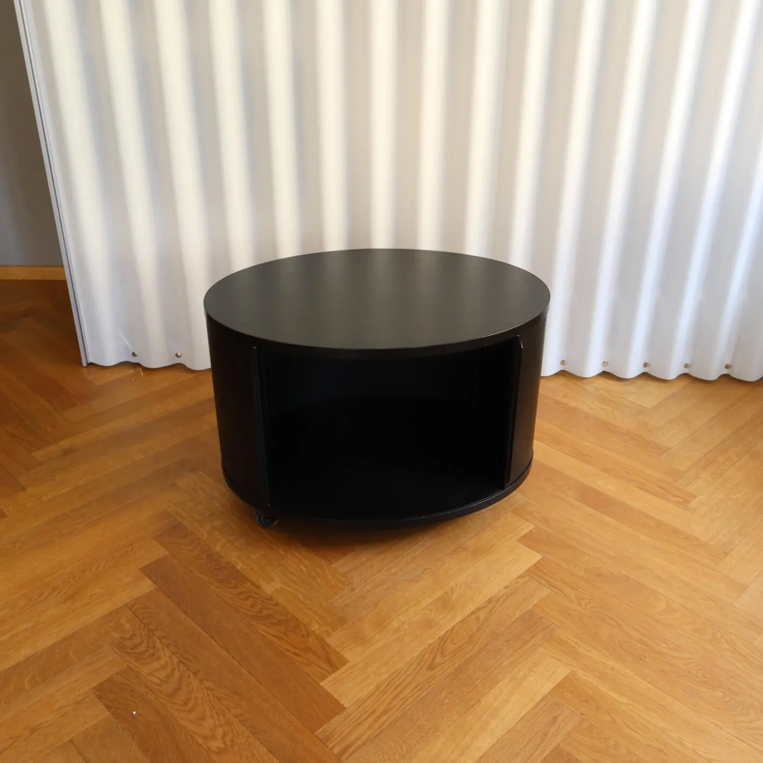 Wogg Regale & Container|Container Ellipse Einstöckig Melamin Schwarz Profile Aluminium Schwarz