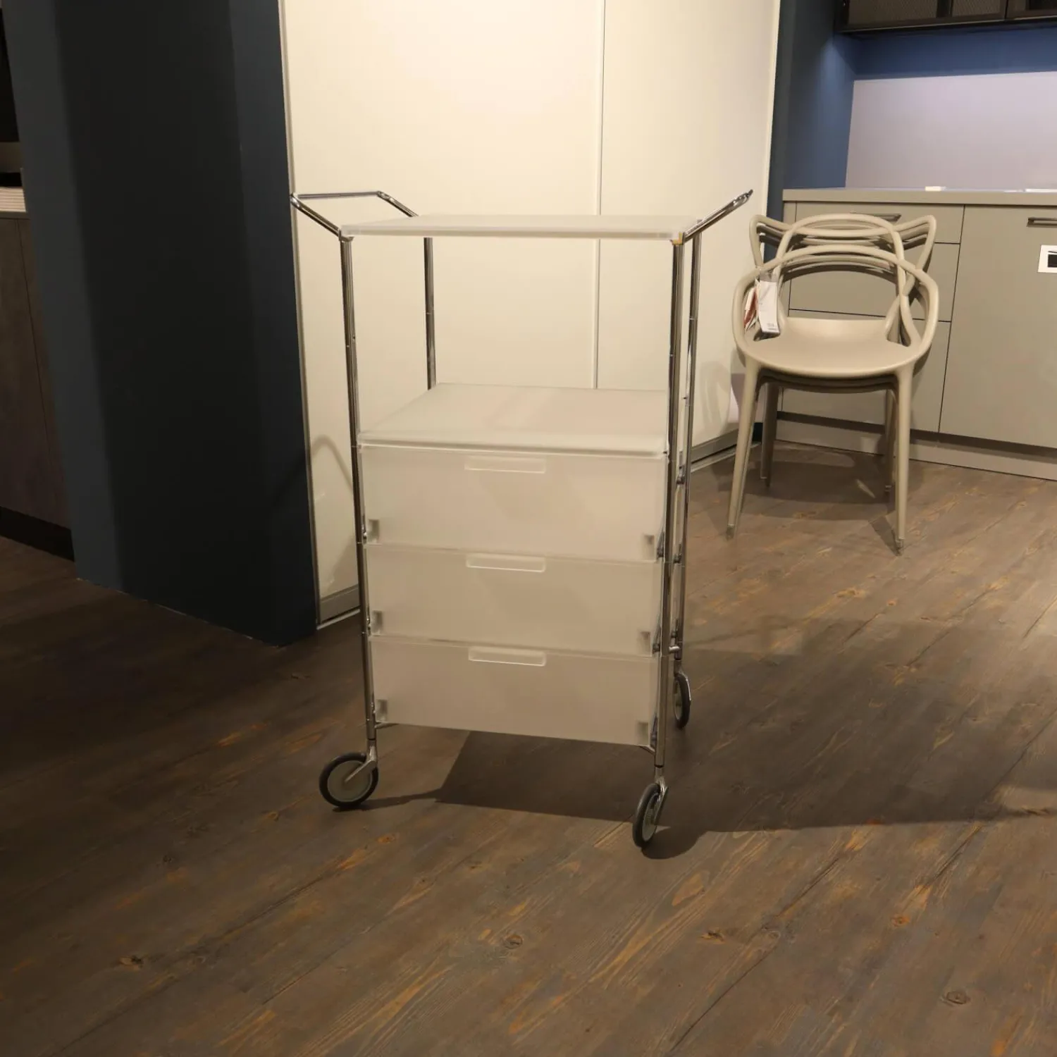 Kartell Regale & Container|Container Mobil 2330 Mit Handgriffen Eisfarben L1 Verchromt