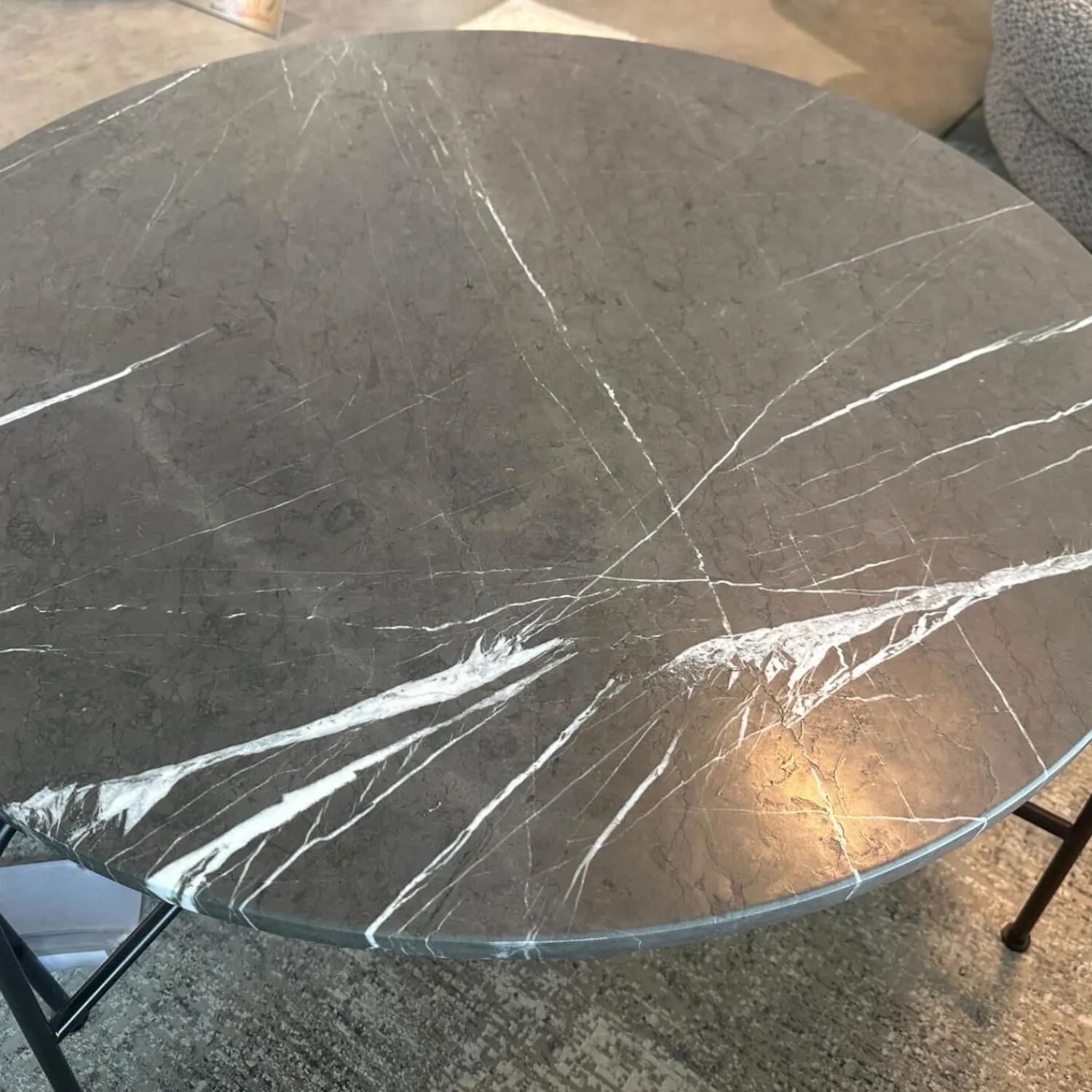 Rolf Benz Couchtische|Couchtisch 947 471 Platte Stein Graphit Brown Grau Braun Gestell Stahl Verkehrsschwarz Lackiert