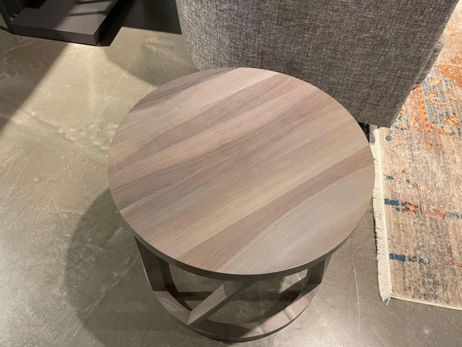 Rolf Benz Couchtische|Couchtisch 920 Nussbaum Massiv Altgrau Gebeizt