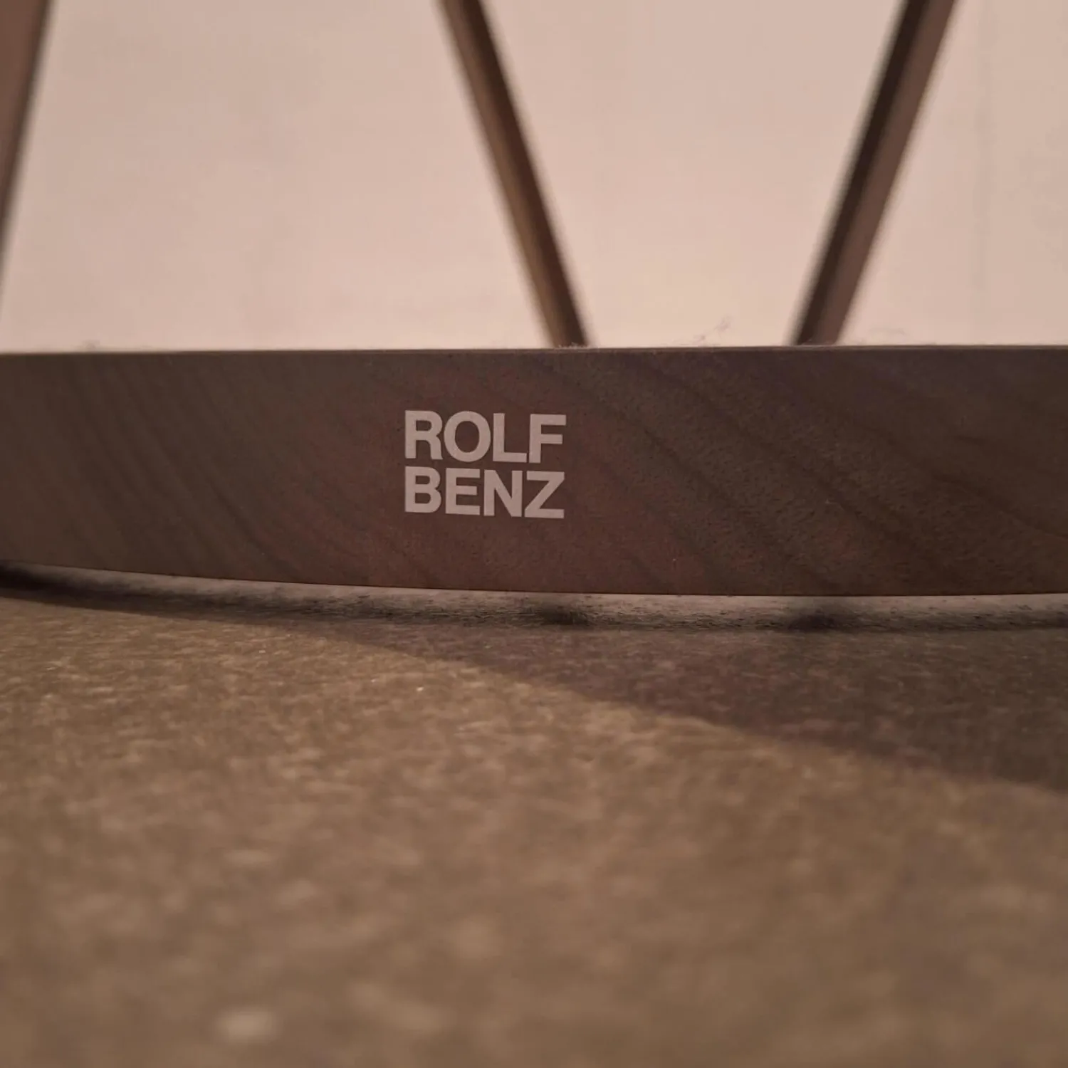 Rolf Benz Couchtische|Couchtisch 920 Nussbaum Massiv Altgrau Gebeizt